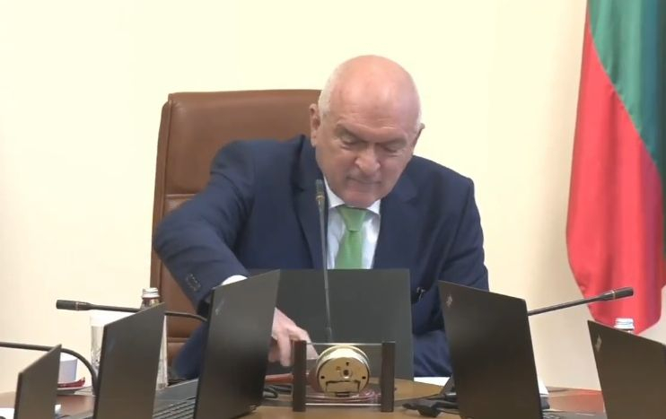 Главчев с гаф в МС, готов е да сдава властта