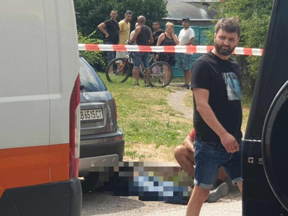 Изстрели гърмят в столичен квартал, има убит СНИМКИ