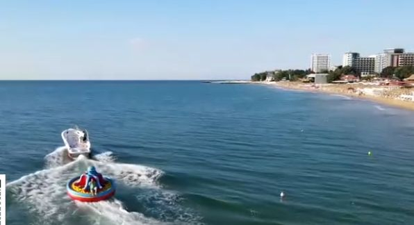 Водещ на БНТ направи нещо невиждано на плажа в Златни пясъци, колежката му изтръпна СНИМКИ