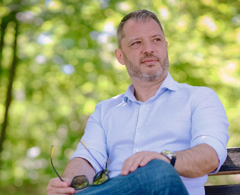 Вижте гатанката на Делян Добрев