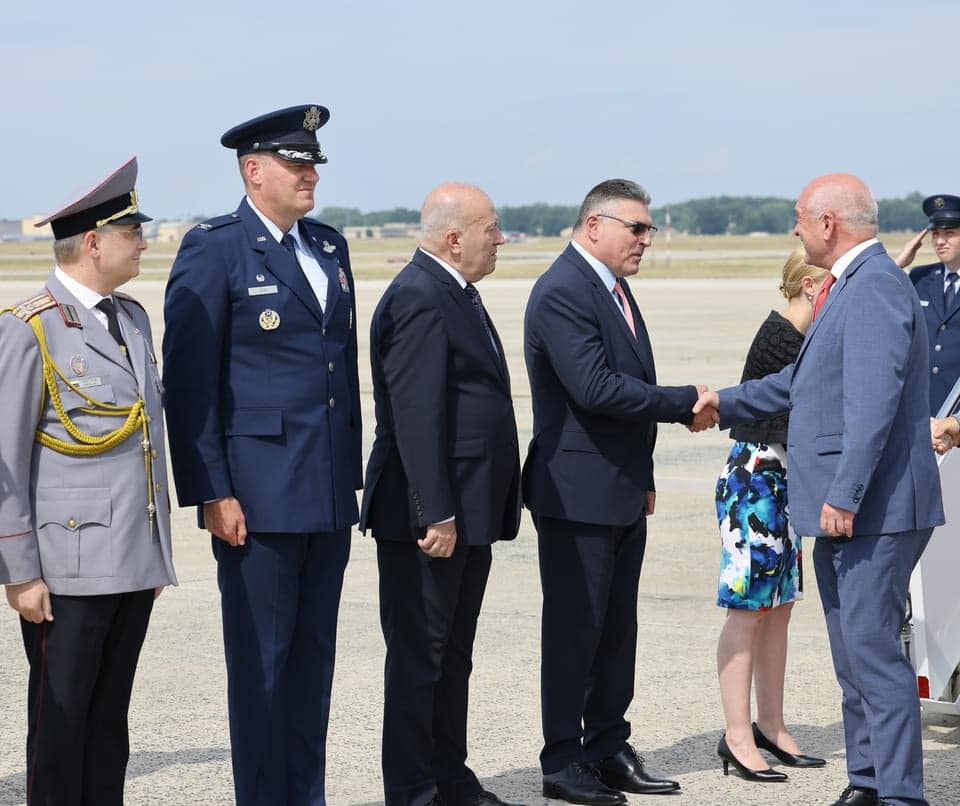 Първи думи на Главчев от Вашингтон, делегацията ни вече е в САЩ СНИМКИ