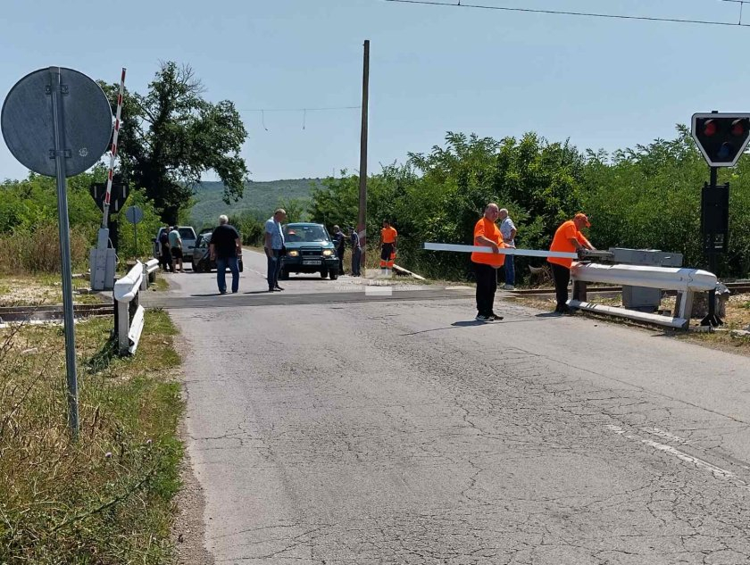 Дядо направи страшна глупост и срина БДЖ за часове СНИМКИ