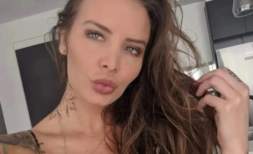 Порномоделка с две вагини разказа за любовния си живот СНИМКИ 18+