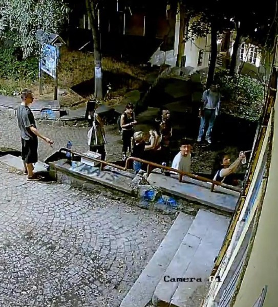 Среден пръст за всички: Тези КАДРИ с келеши от Пловдив втрещиха България
