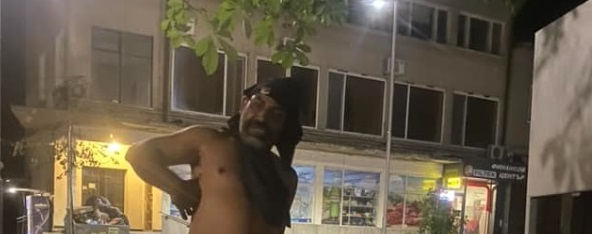 Внимание: Полугол мъж стресира жители на пловдивско село СНИМКИ 18+
