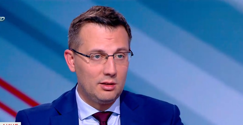 Депутат от ДПС разкри как "триото" Аталай, Чакъров и Ибрямов обикалят хотелите по нощите и... 