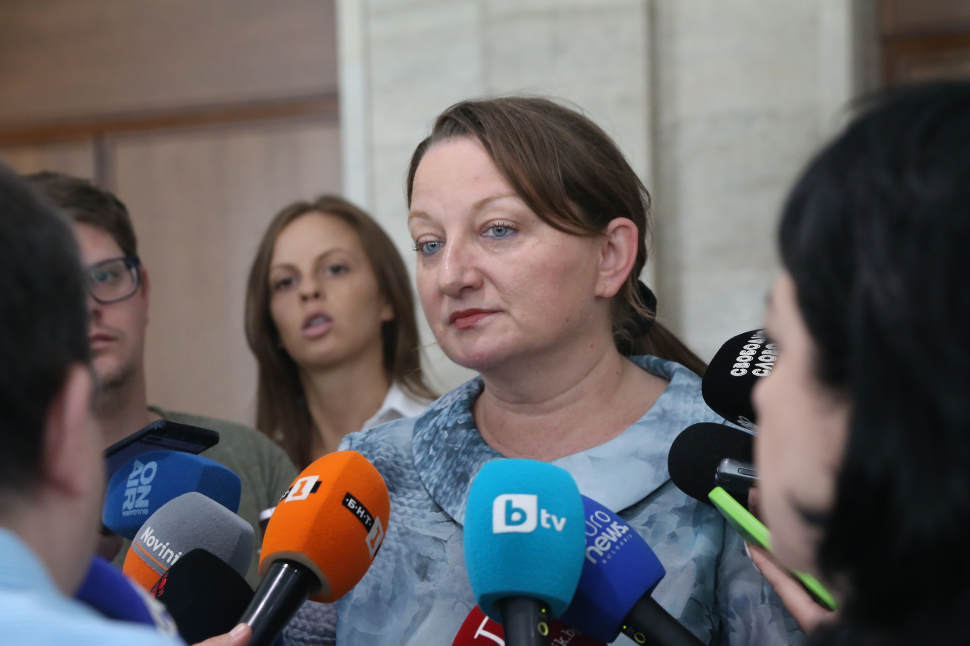  Сачева разобличи злоупотребата със страховете на хората и призовава Радев за ясни отговори