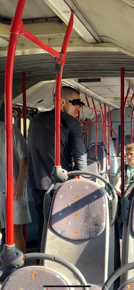 Внимание: Перверзник стиска дупета на млади майки в автобус в София ВИДЕО 