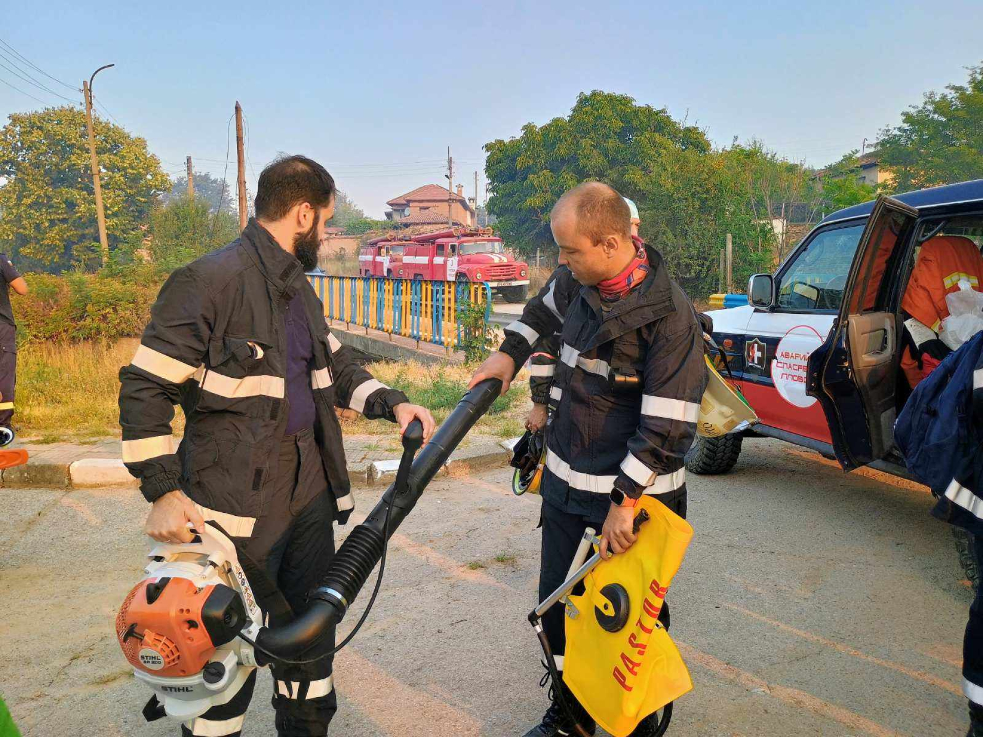 Бедствено положение: Пожарът в Пловдивско гори на три фронта СНИМКИ