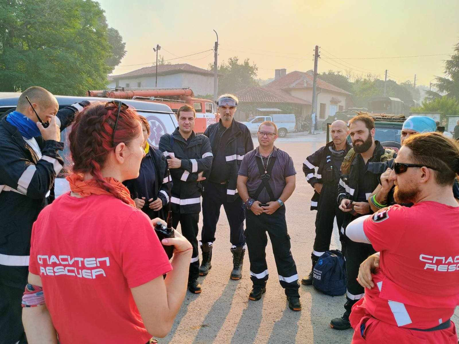 Бедствено положение: Пожарът в Пловдивско гори на три фронта СНИМКИ