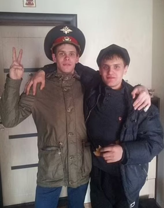 Садист закова с пирони на кръст бившата си и я запали с бензин ВИДЕО 18+
