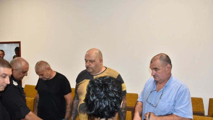 Ето ги Николай и ексченгето Димитър, закопчани от ГДБОП с много оръжие СНИМКИ 