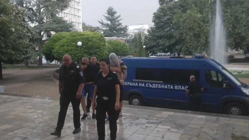 Ето ги Николай и ексченгето Димитър, закопчани от ГДБОП с много оръжие СНИМКИ 