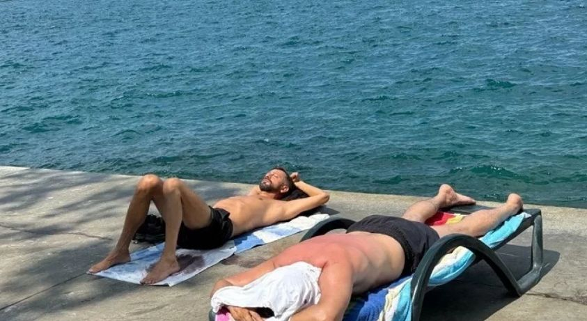 В Истанбул е страшно! Хората наскачаха в Босфора, за да... СНИМКИ 