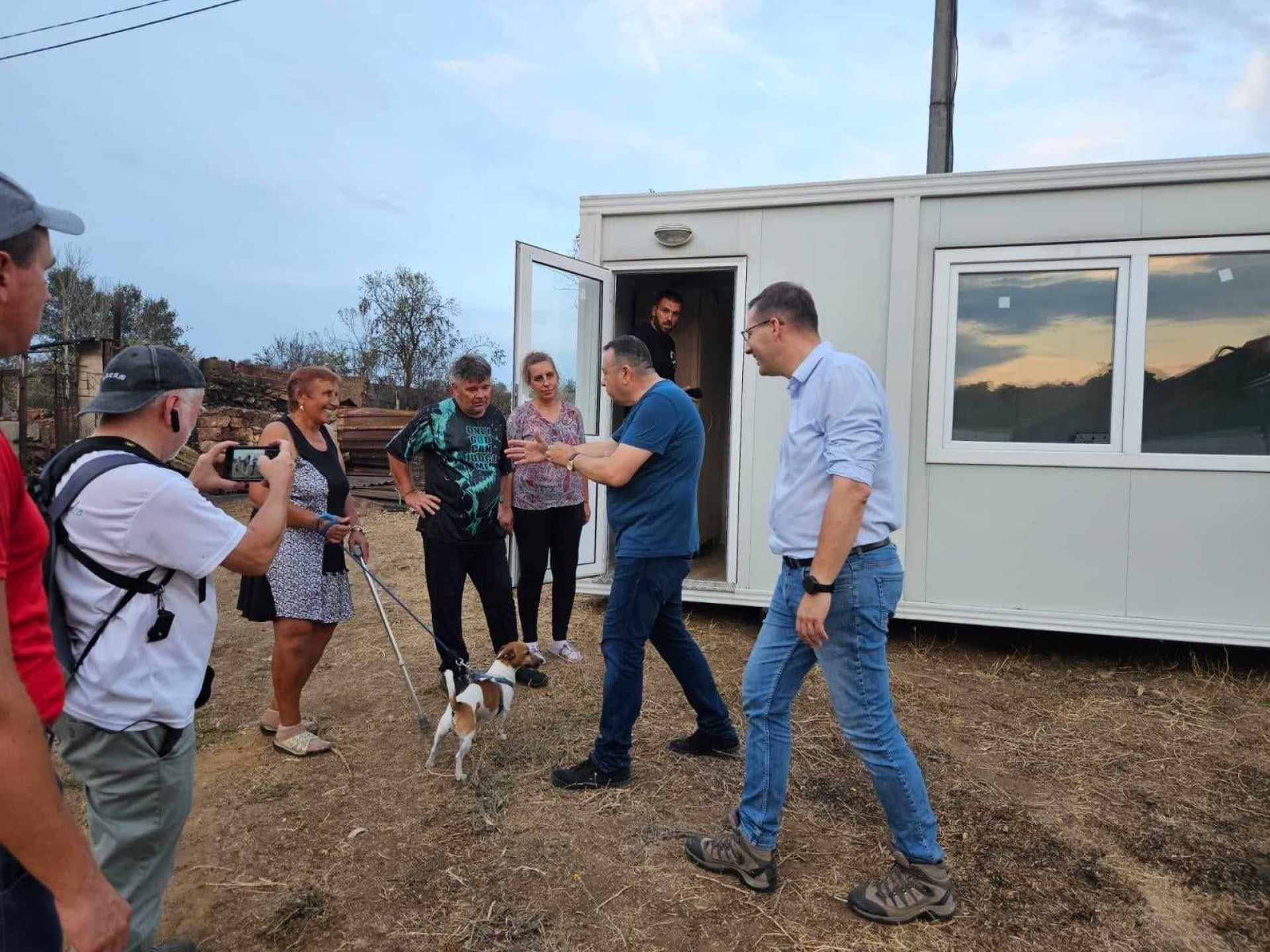 Хората от опожареното село Воден трогнати от жеста на Пеевски ВИДЕО