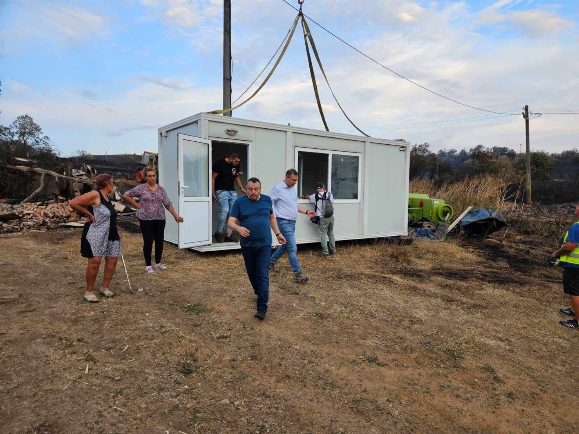 Хората от опожареното село Воден трогнати от жеста на Пеевски ВИДЕО
