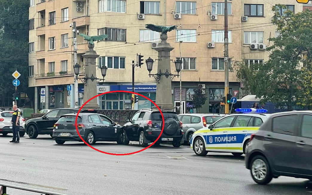 Извънредна ситуация в центъра на София! Полицаи веднага дойдоха на мястото СНИМКИ