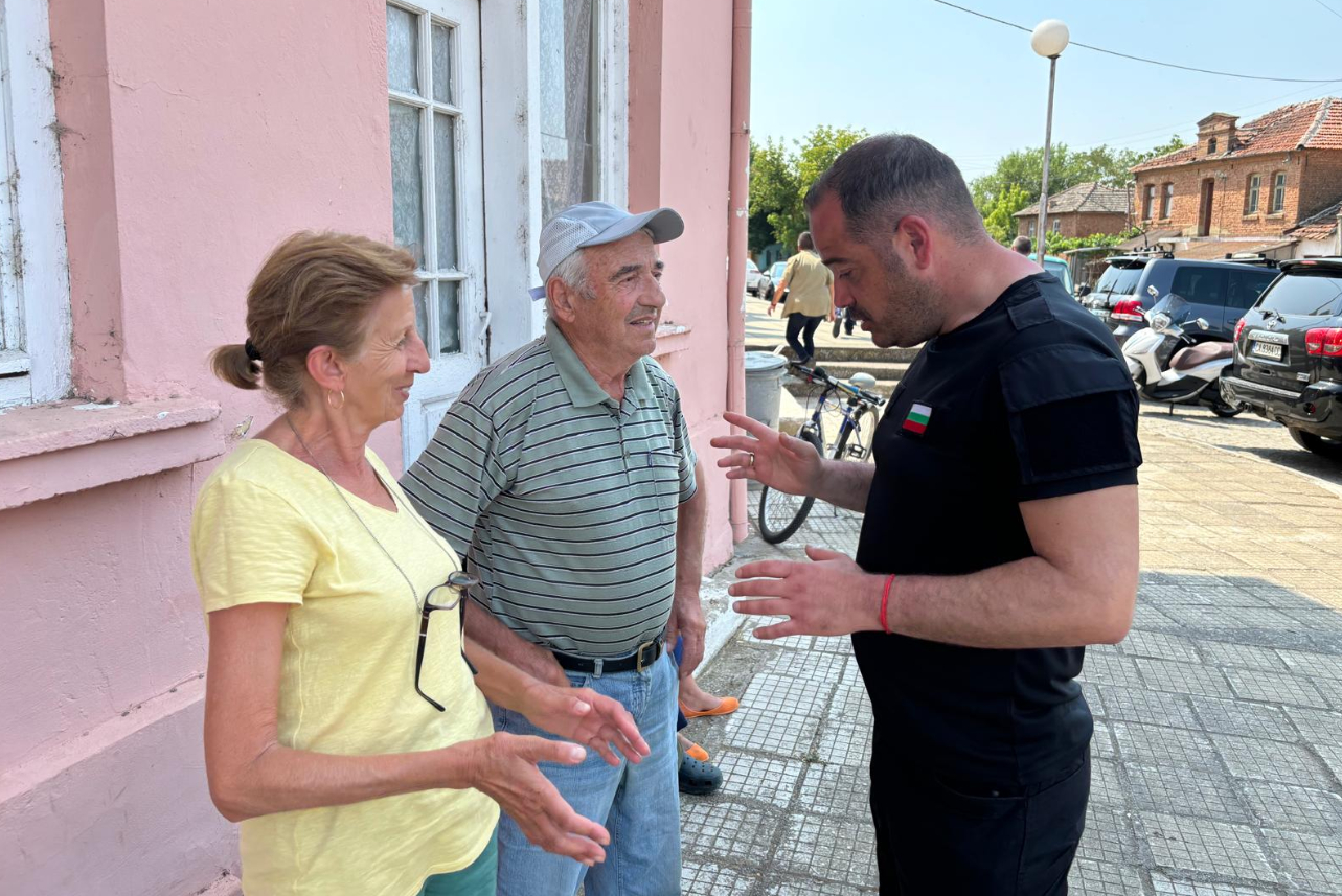 Фургони като апартаменти за жителите на Воден, а Калин Стоянов обеща да... СНИМКИ