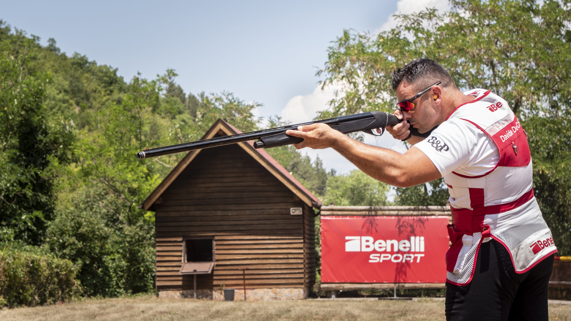 Benelli Show: Кралят на демонстрационната стрелба Давиде Де Каролис пред стотици в Лозен
