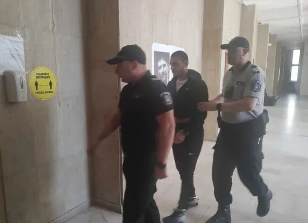 Мигрантът Омар, убил двама полицаи в Бургас, с мрачни думи към близките им