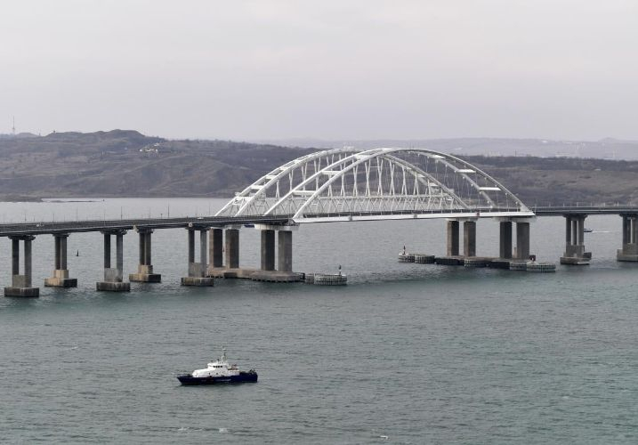 Горещо от фронта: Ето какво постоянно се случва близо до Кримския мост