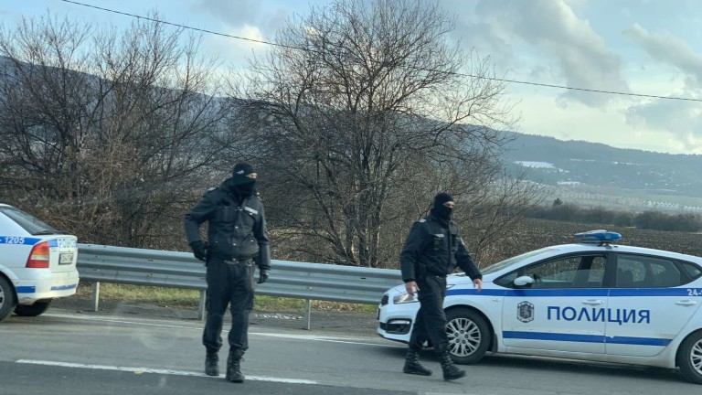 Екшън на АМ Тракия, бандити задигнаха над 17 бона от шофьори, а след това...