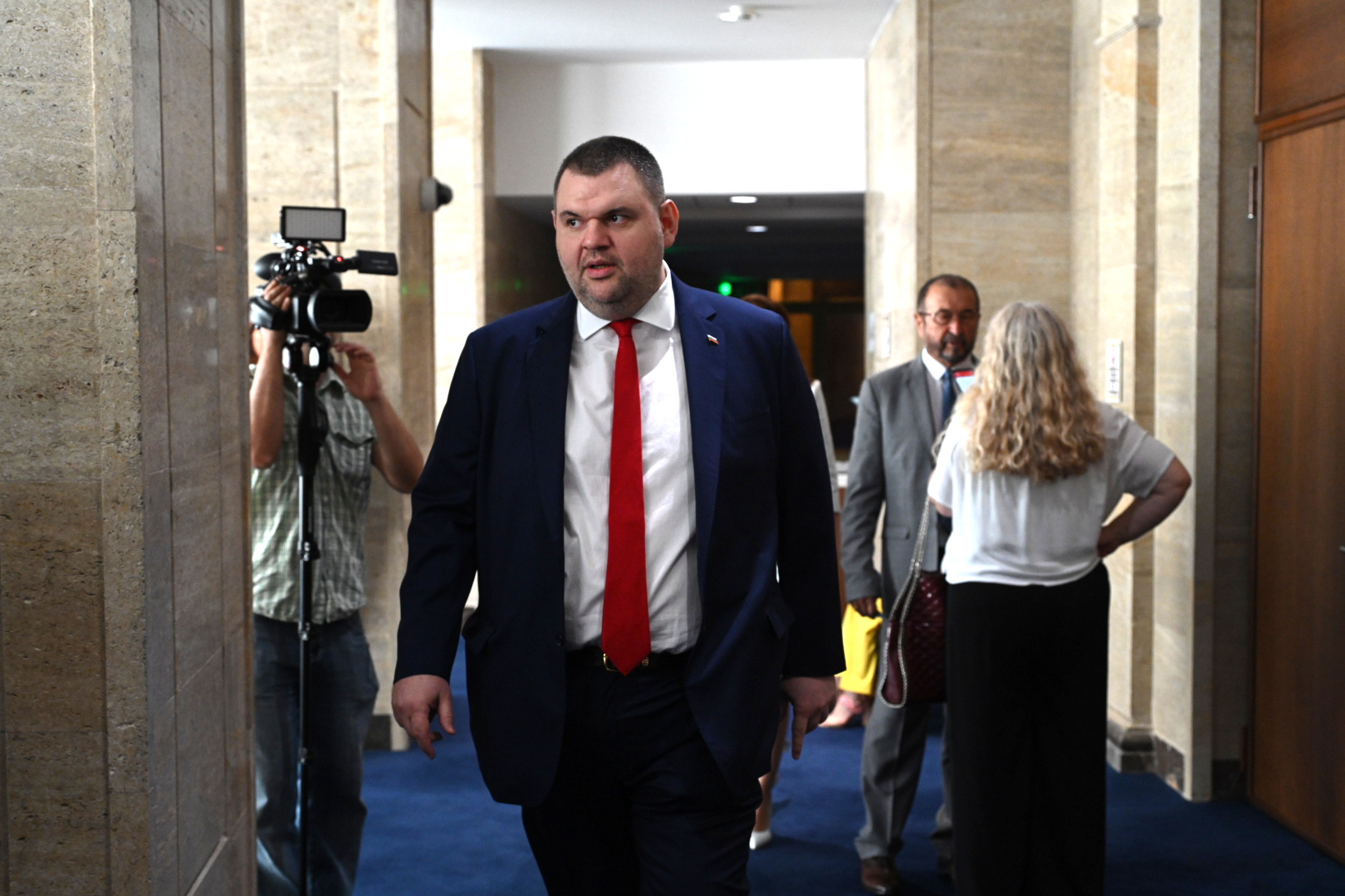 Делян Пеевски предостави на МВР, Прокуратурата и ДАНС скандалните записи с репликите “кеш в торби” и “президентът с кеша”