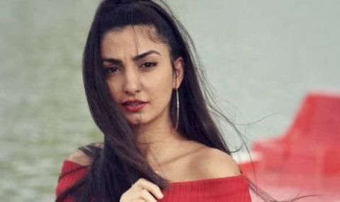 Ето я Християна Лоизу броени дни преди да роди СНИМКИ 18+