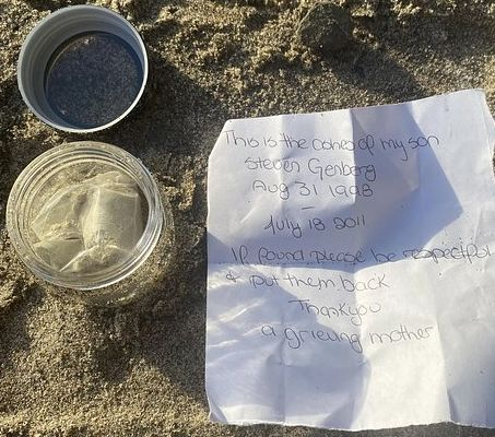 Ловецът на съкровища откри нещо потресаващо на 15 см в морето