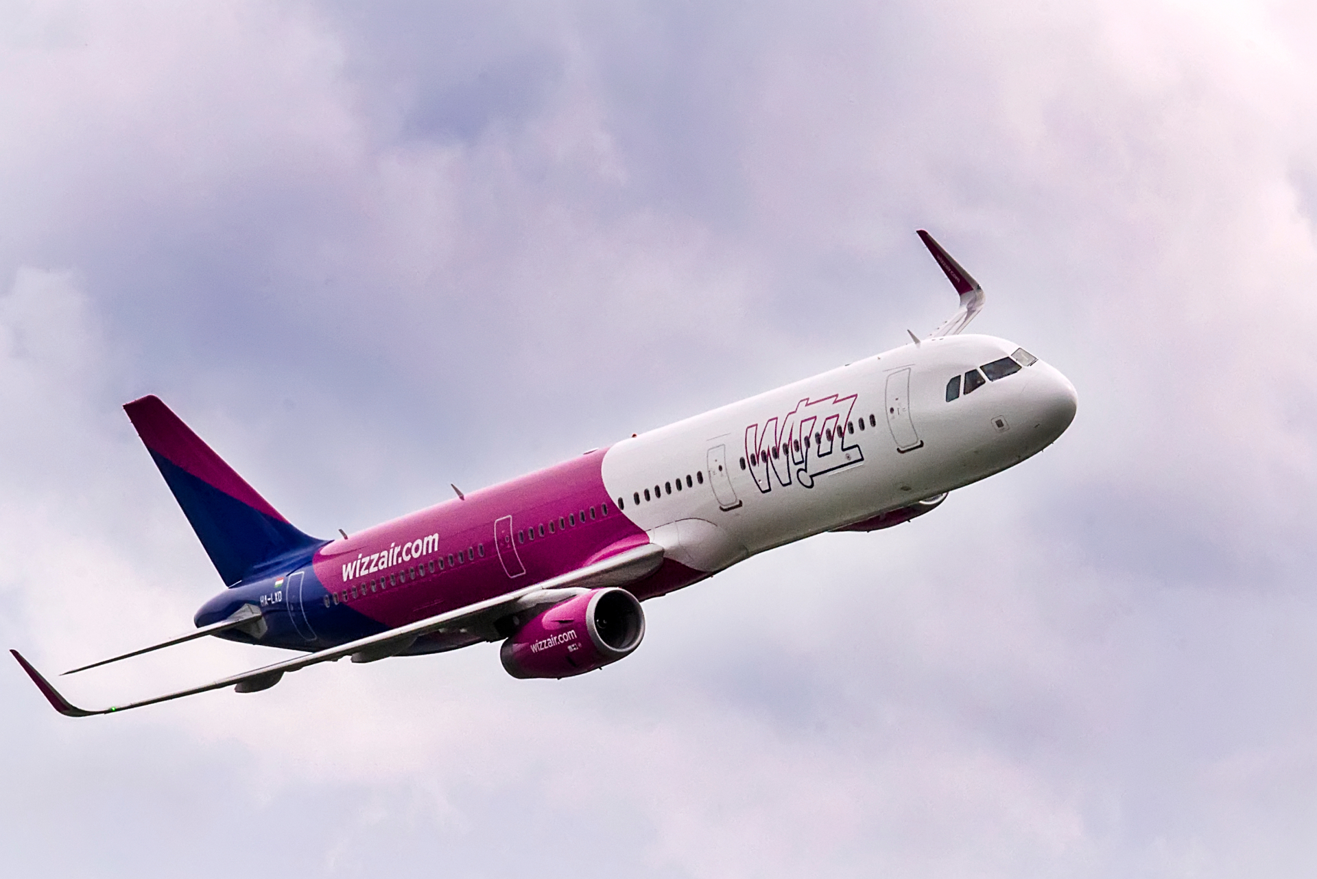 Wizz Air ни изкушава с нова дестинация, билетите са по 70 лв. СНИМКИ