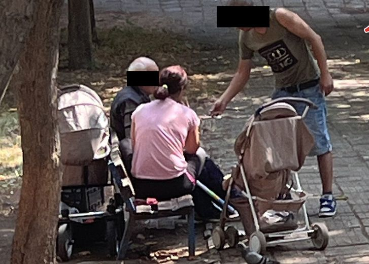 Разврат посред бял ден и 2 лева за „френска“ в Кърджали СНИМКИ 18+