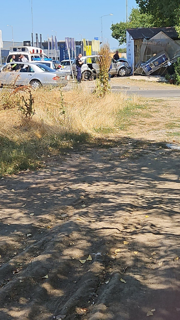 Тежка катастрофа на Ботевградско шосе в София СНИМКА