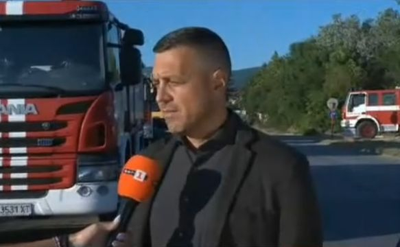 Кметът на Елин Пелин обяви спряха ли гърмежите и какво се носи във въздуха 