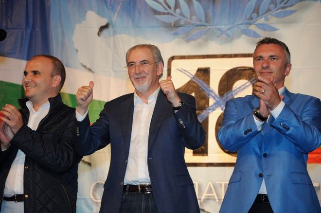 Черния лебед Илхан Кючюк и флиртът му с Изтока и Запада
