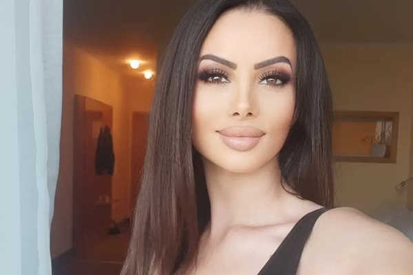 Таня Боева шашна на 50: Вижте само какво тяло показа СНИМКА 18+