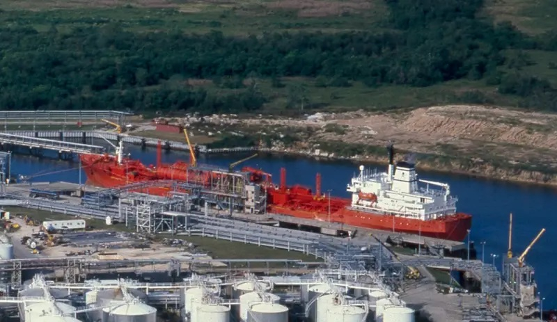 Вносът на LNG в Азия достига рекорд след отказа на ЕС от суровината