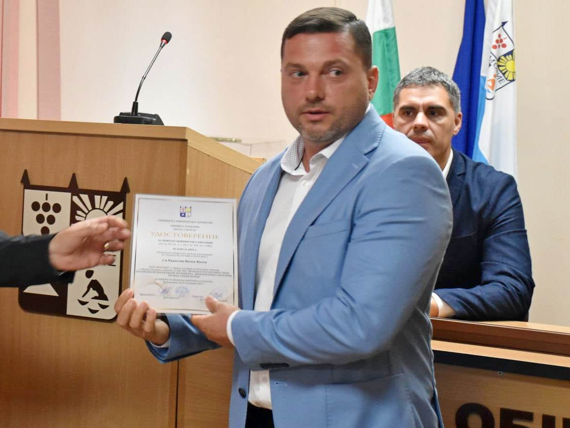 Поморийският депутат от „Величие“ се върна в местния парламент и стана за смях