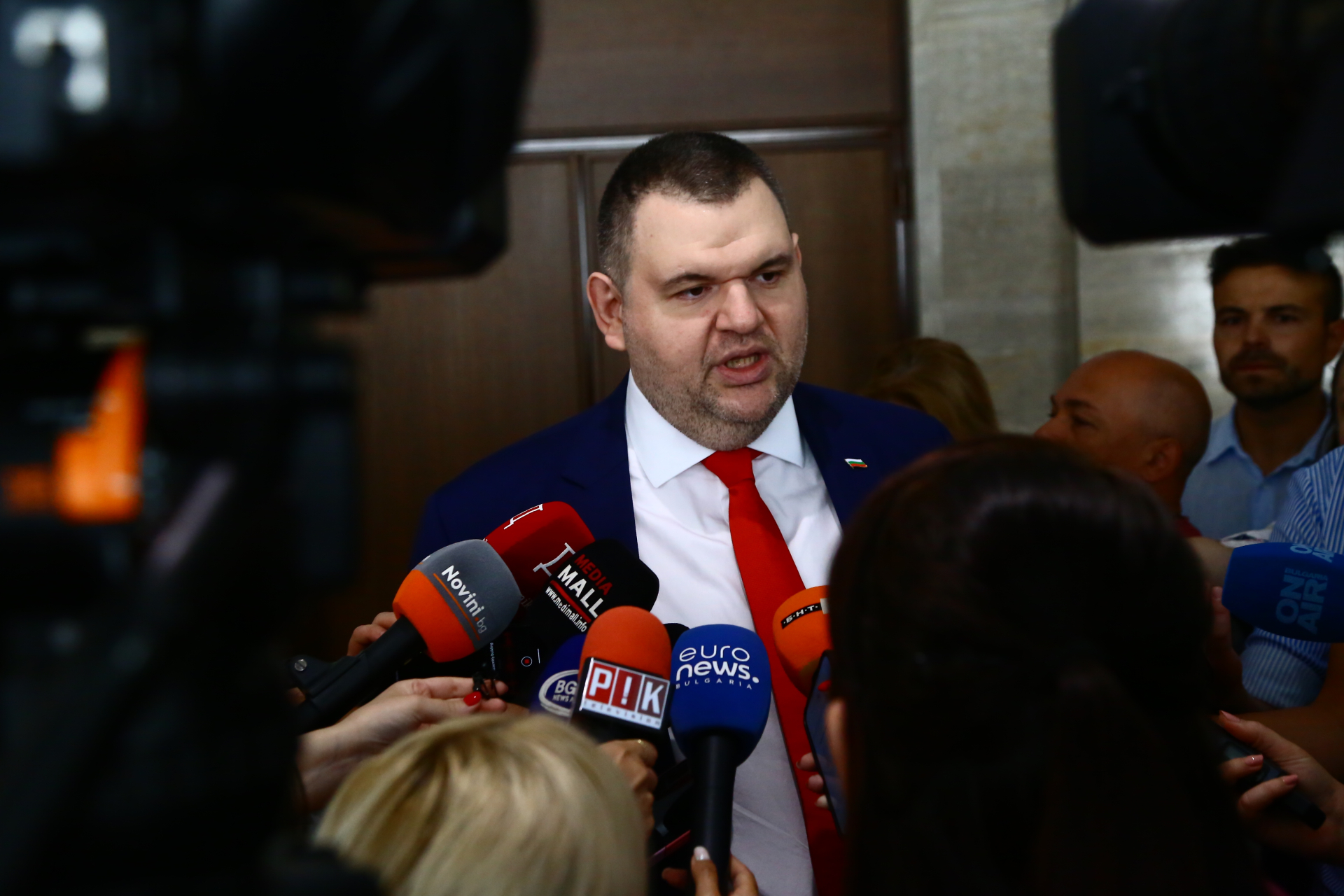 Пеевски разкри кой разцепи ДПС и заяви: Христо Иванов е родствено обвързан с Ахмед Доган! БЛИЦ Live