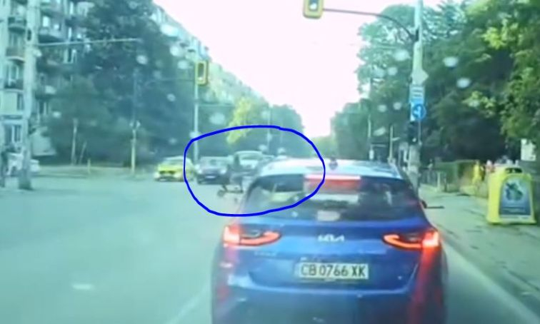 Деца с тротинетки направиха немислимото в София СНИМКИ