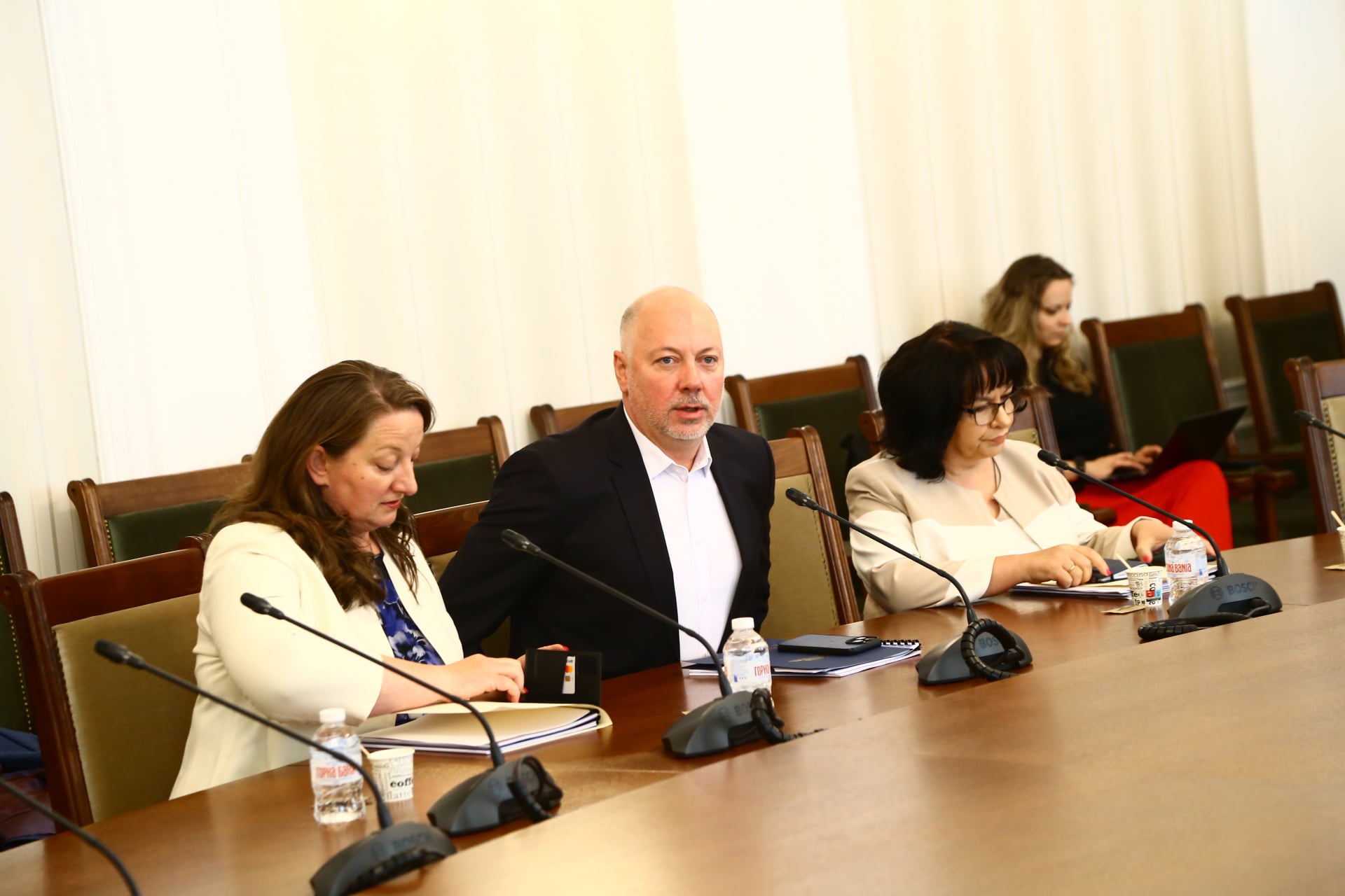 Желязков затапи ИТН с 3 въпроса за преврата в държавата, Тошко шикалкави СНИМКИ