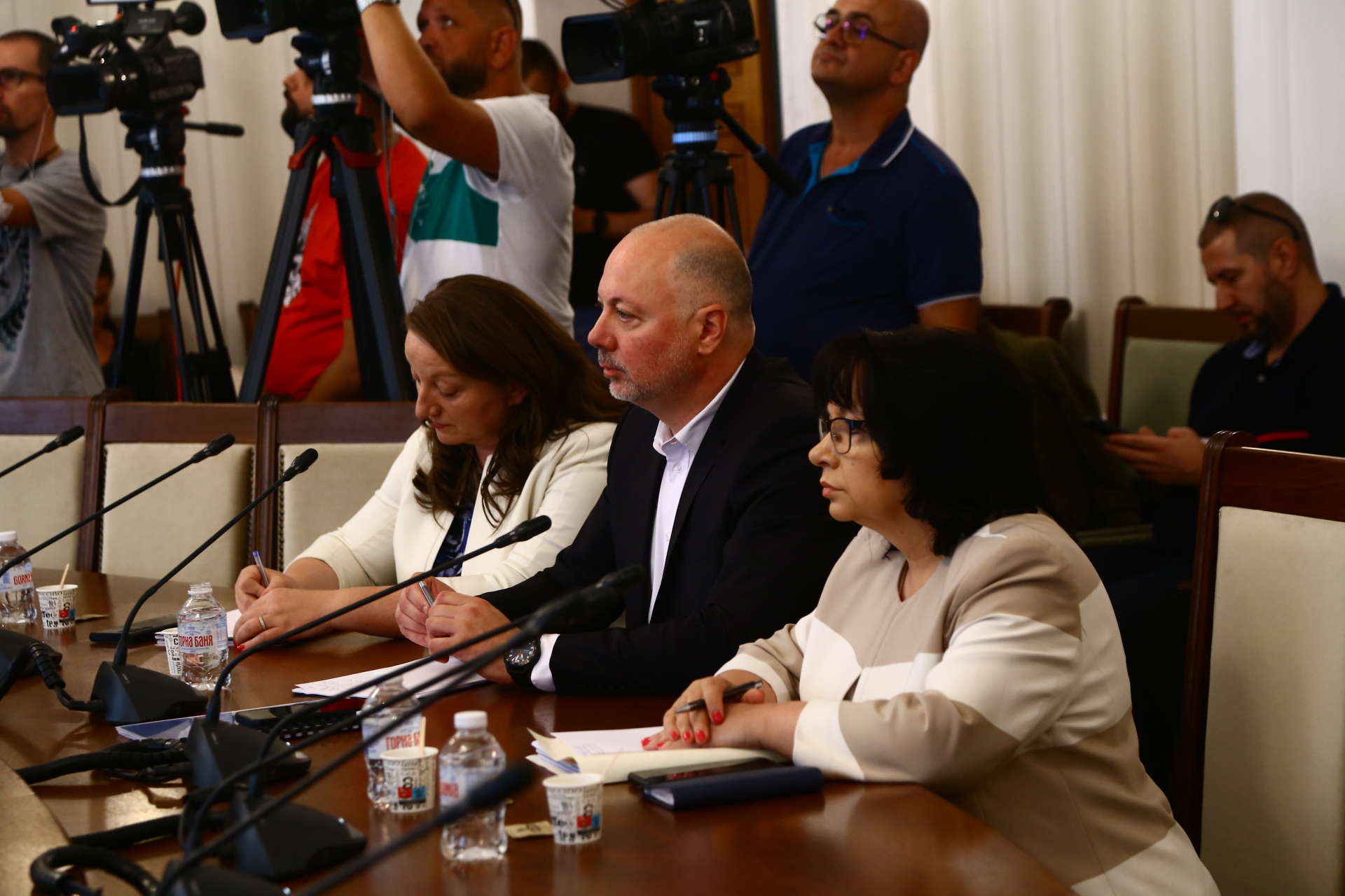 Желязков затапи ИТН с 3 въпроса за преврата в държавата, Тошко шикалкави СНИМКИ