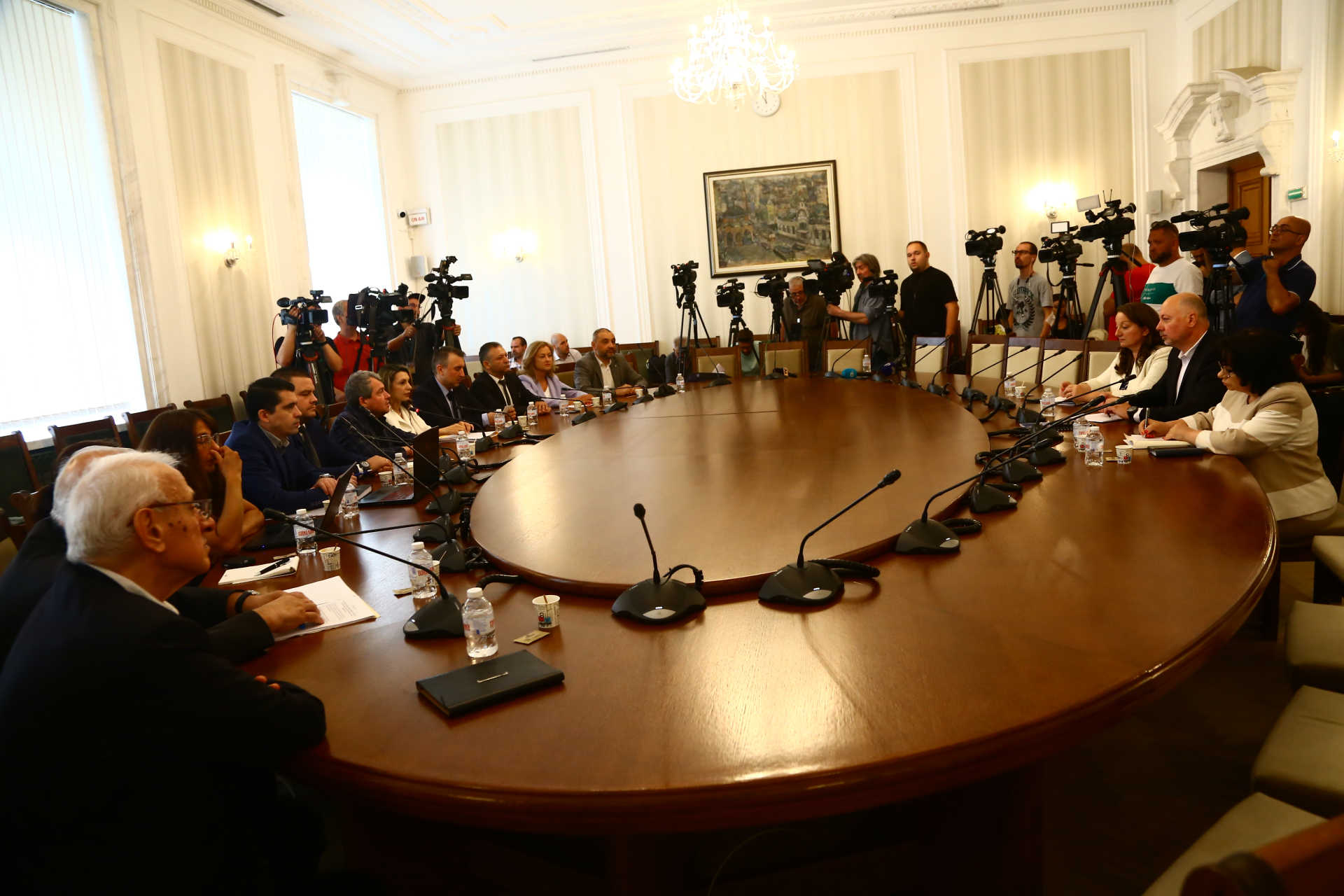 Желязков затапи ИТН с 3 въпроса за преврата в държавата, Тошко шикалкави СНИМКИ