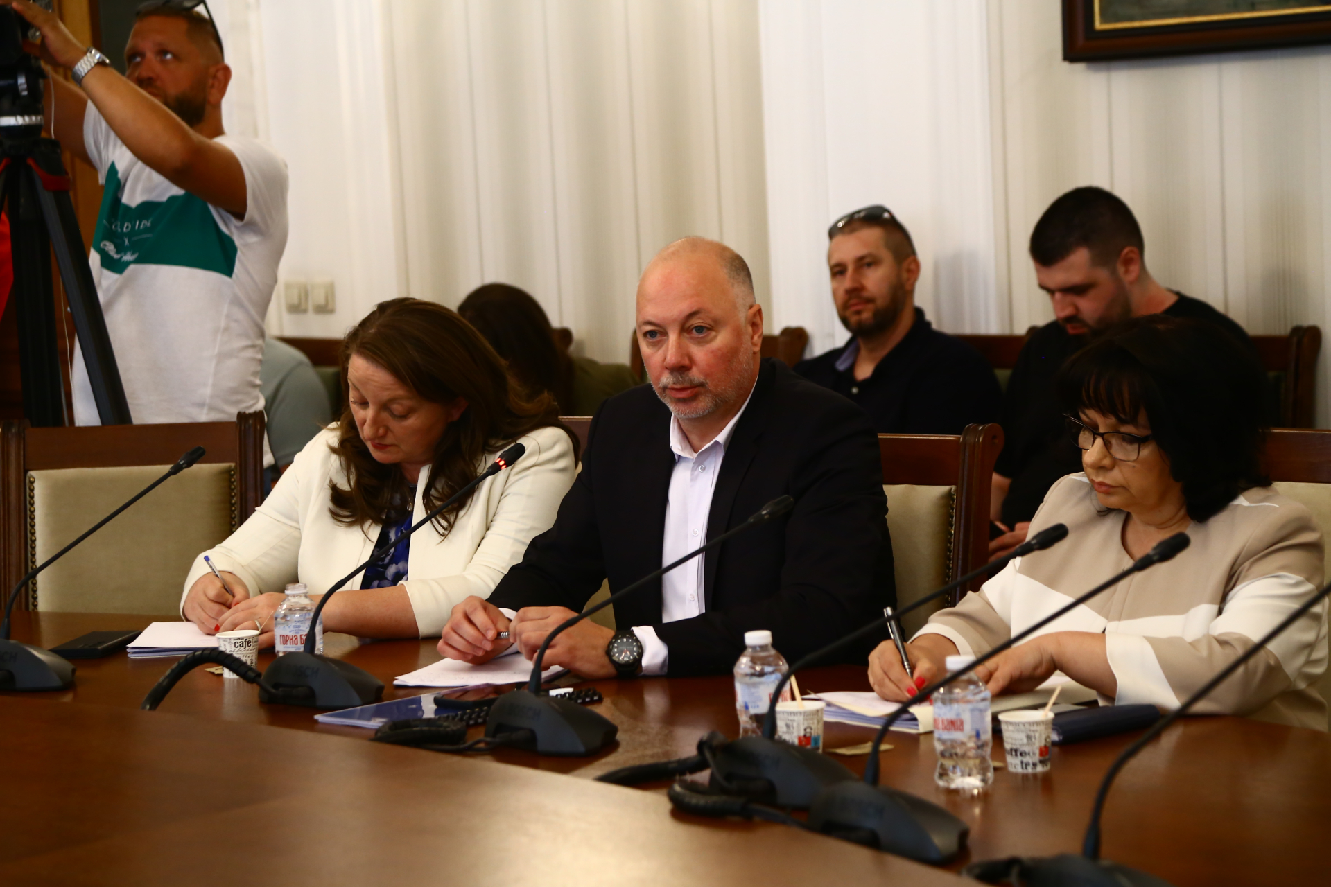 Желязков затапи ИТН с 3 въпроса за преврата в държавата, Тошко шикалкави СНИМКИ