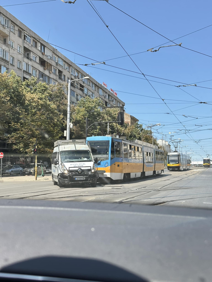 Кошмарна ситуация на Лъвов мост в София, столичани не вярват на очите си СНИМКИ