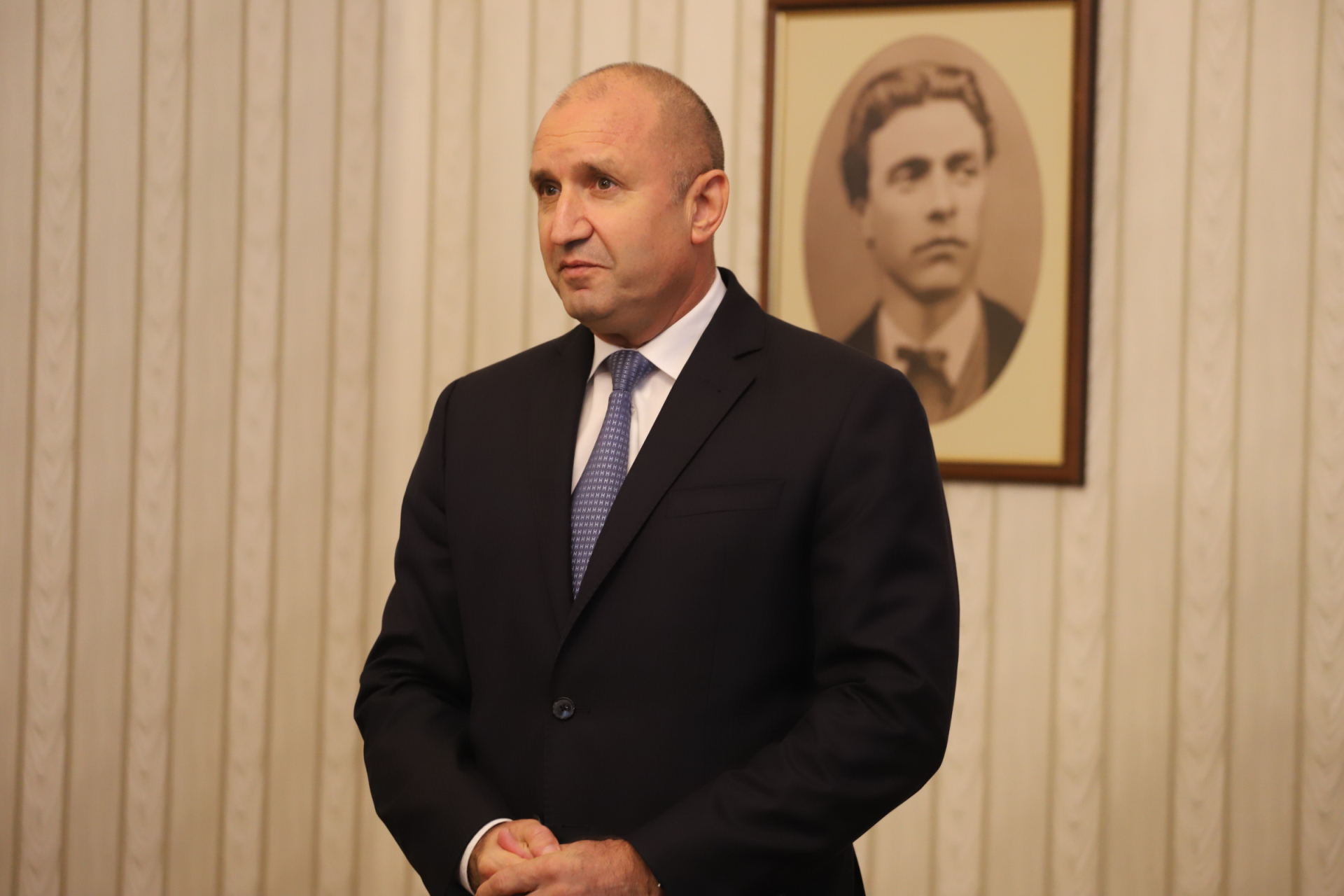 Радев потъна в скръб