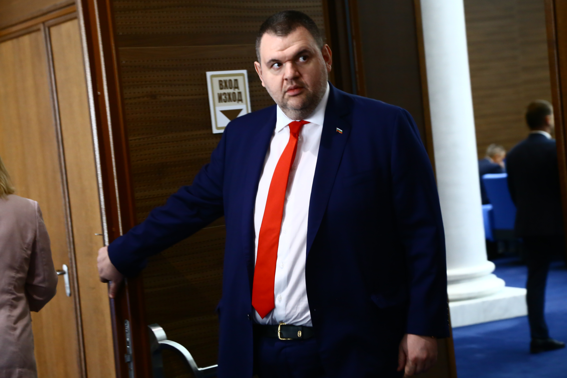 Ексклузивно! Пеевски разкри за нови тайни срещи на ПП-ДБ в офиса на Христо Иванов! Готви се коалицията на Москва!