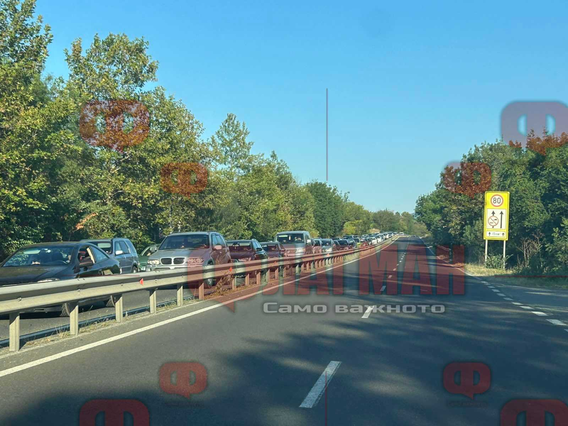 Стотици в капан на юг от Бургас ВИДЕО