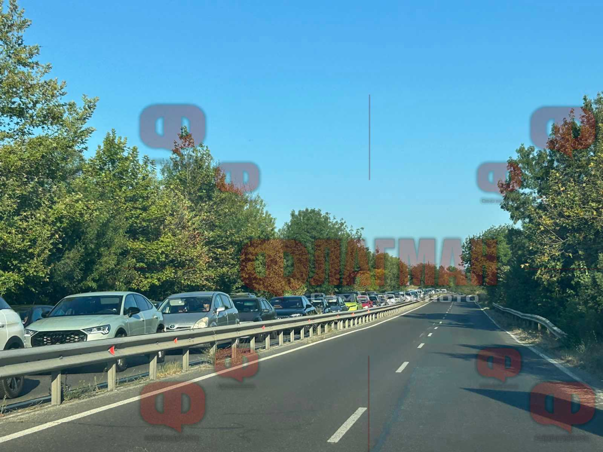 Стотици в капан на юг от Бургас ВИДЕО