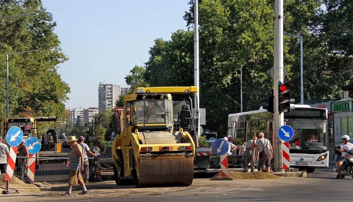 Новият асфалт на този булевард ще издържа на плюс 60°C СНИМКИ