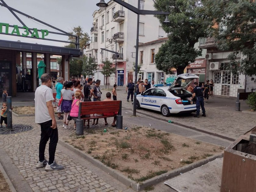 Бой и стрелба на Женския пазар в София, почерня от полиция СНИМКИ